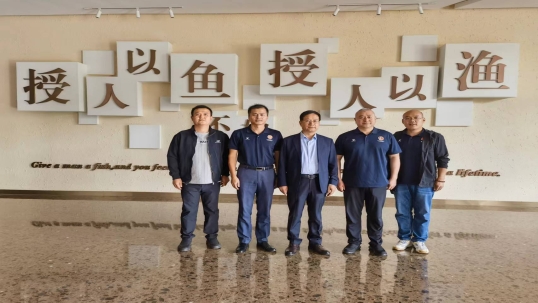 陈松林院士与龙昌动保籍立民董事长及科研团